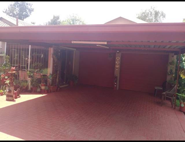 3 BEDROOM HOUSE FOR SALE IN BONANNE